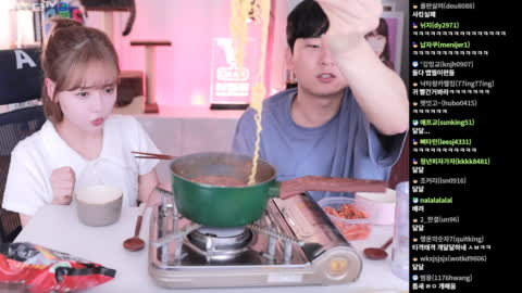 바말 - [클립]김치에 라면 흘린 김민교 (feat.임선비)